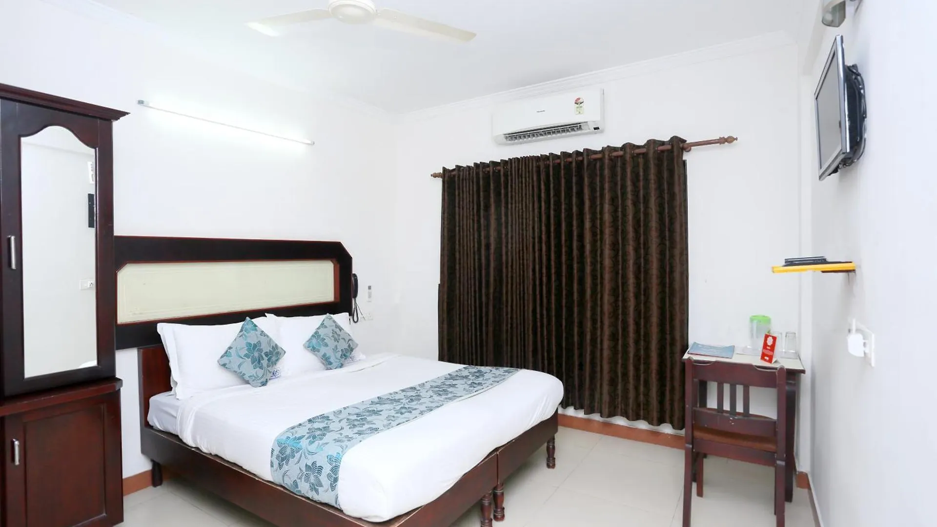 Hotel Oyo 8331 Kodavath Residency Alwaye