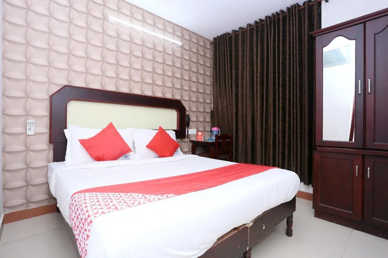 Oyo 8331 Kodavath Residency Alwaye